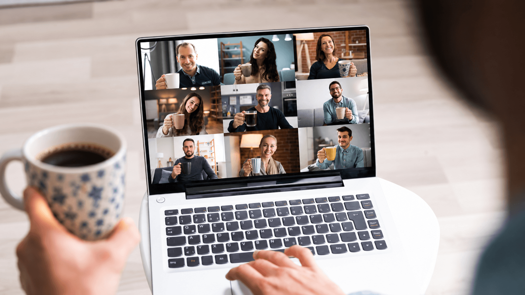 Familias participando en una sesión grupal online